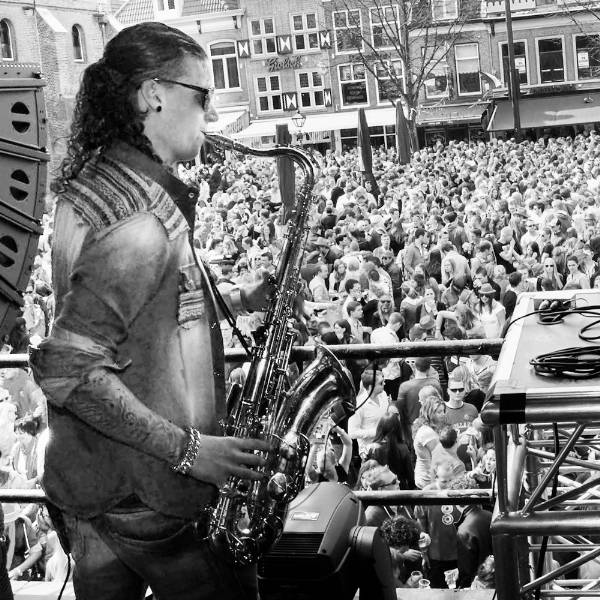 DJ met Saxofoon